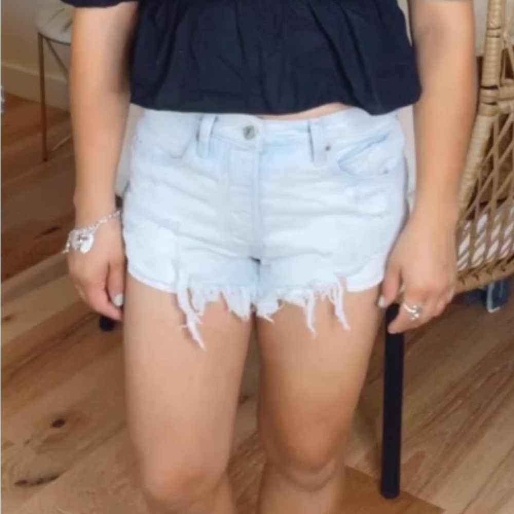 Size 4 Abercrombie shorts - Picture 6 of 7